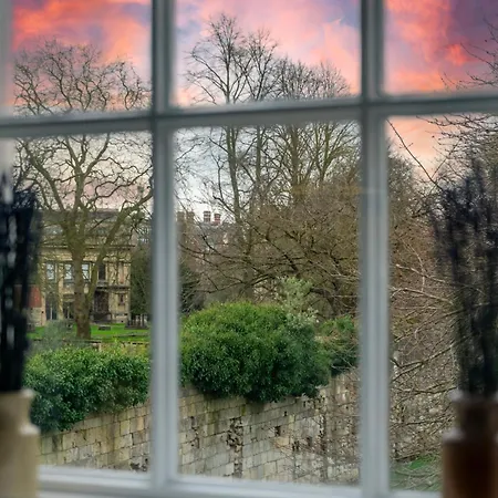 Apartment 8 - Bootham House